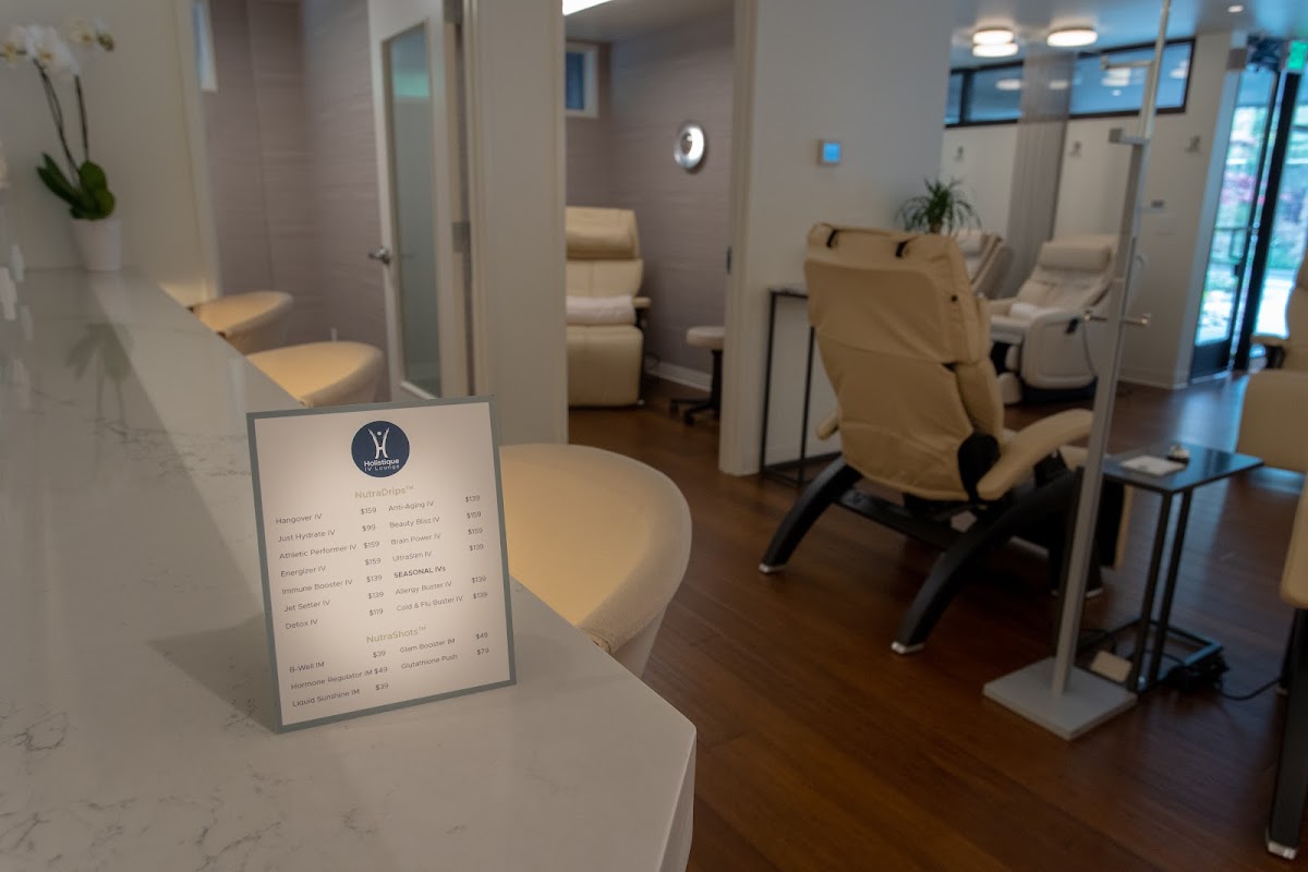 Holistique IV Lounge — clinic photo